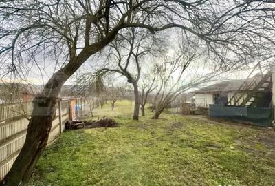 Casă cu 4 camere cu Teren 2770 Mp în Central