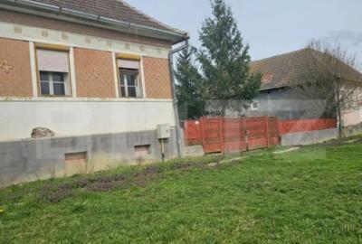 Casă cu 3 camere cu Teren 2766 Mp în Reghin