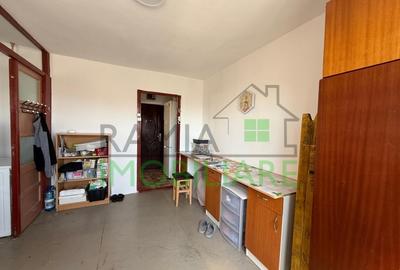Apartament cu 2 camere semidecomandat, mobilat în Tractorul - 3