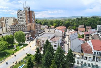 Apartament 3 camere situat in centrul orasului Targu Jiu, pe pietonala - 11