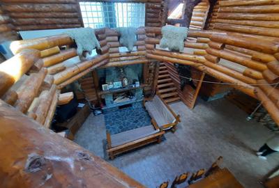 Casă cu 6 camere cu Teren 630 Mp în Zamora - 1