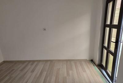 Casă cu 5 camere cu Canalizare în CET - 2