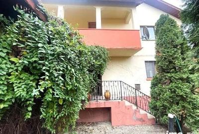 Casă cu 6 camere cu Teren 1566 Mp în Central - 1