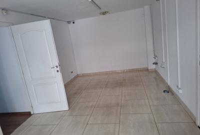 Spațiu comercial, de 60 mp, în Central - 3