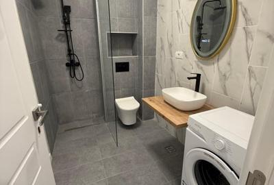 Apartament cu 3 camere semidecomandat în Km 5 - 21