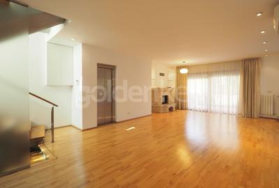 Vila nemobilata in complex cu piscina | 2 garaje - 3