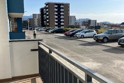 Apartament cu 3 camere decomandat în Tractorul - 7