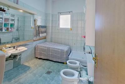 Casă cu 10 camere cu Canalizare în Barbu Văcărescu - 9