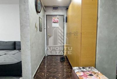 Apartament cu 3 camere semidecomandat, mobilat în Micro 4 - 14