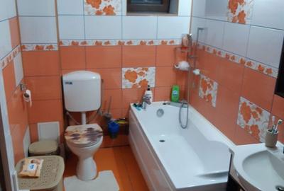 Casă cu 7 camere cu Teren 1702 Mp în Groși - 5