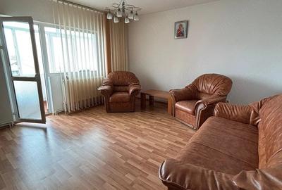 Apartament cu 4 camere decomandat în Micro 4 - 4