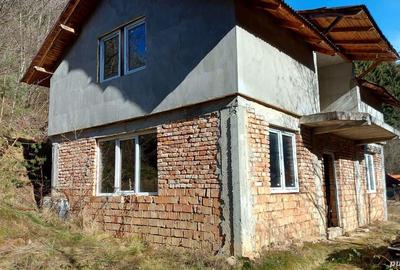 Casă cu Teren 1000 Mp în Tilișca - 1