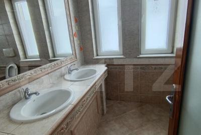 Casă cu 5 camere cu Teren 600 Mp în Central - 8