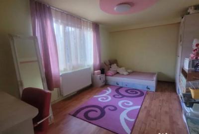 Casă cu 5 camere cu Teren 1100 Mp în Central