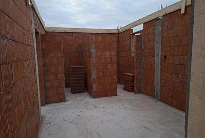 Casă cu 3 camere cu Teren 500 Mp în Periferie - 2