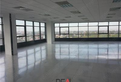 Spațiu comercial, în Eroii Revoluției - 3