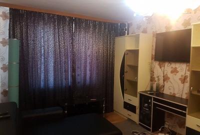 Apartament cu 2 camere decomandat, mobilat în Tei