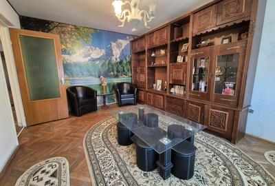 Apartament cu 3 camere decomandat, mobilat în Central