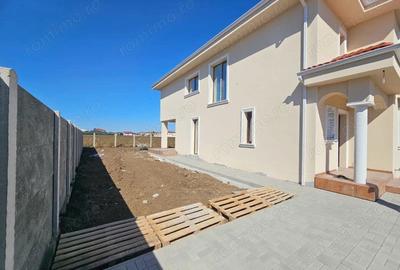 Casă cu 4 camere în Dumbrăvița
