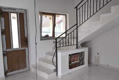 Casă cu 3 camere decomandat în Cornu - 2