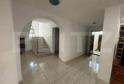 Casa de vanzare cu 5 camere, 200 mp, zona Micro 3 - 12