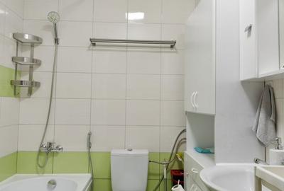 Garsonieră decomandată în Titan