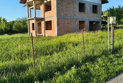Casă cu 4 camere cu Teren 1600 Mp în Dăești - 14