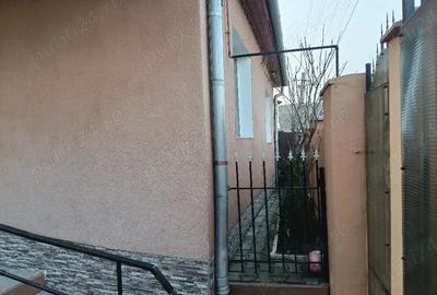Casă cu 2 camere cu Teren 300 Mp în Central - 2