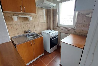 TITAN , Piata Minis, Barajul Bistritei, bloc 1985 - 5