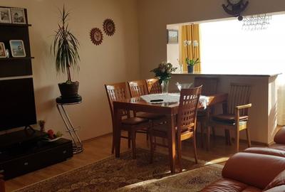 Apartament cu 4 camere decomandat în Primo