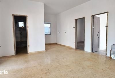 Casă cu 3 camere cu Teren 200 Mp în Central - 3