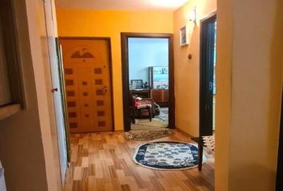 Apartament cu 2 camere cartier C5 etajul 4 - 7