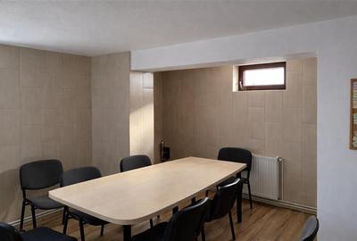 Birou, de 450 mp, în Tractorul - 6