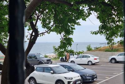 Faleza nord-apartament 3 camere decomandat cu vedere partiala la mare