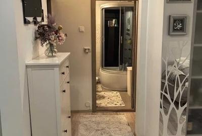 Vanzare apartament cu 3 camere si 2 bai,  decomandat,  renovat,  parter zona CET - 7