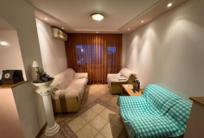 Apartament cu 3 camere decomandat, mobilat în Ultracentral