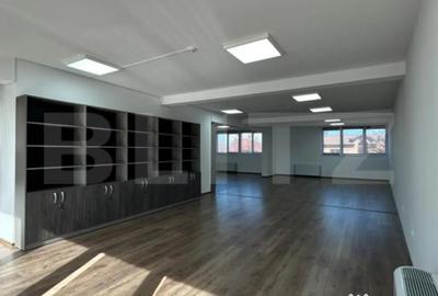 Spațiu comercial, de 130 mp, în Central - 3