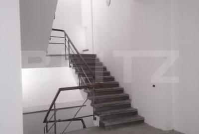 Spațiu comercial, de 690 mp, în Policlinica - 2