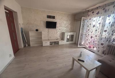 Apartament cu 2 camere decomandat în Titan