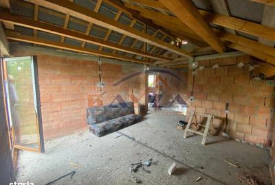 Casă cu 4 camere cu Teren 1200 Mp în Coaș - 10