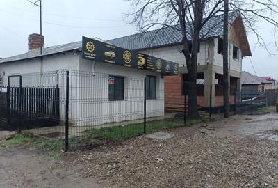 Casă cu 4 camere în Central - 2