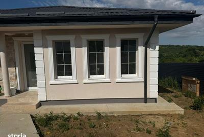 Casă cu 3 camere cu Teren 90 Mp în Central - 2