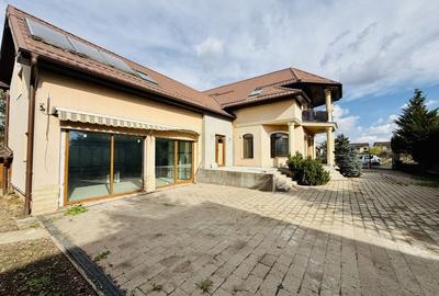 Casă individuală cu 7 camere cu Canalizare în Sânpetru