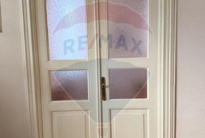 Casă cu 2 camere cu Teren 435 Mp în Central