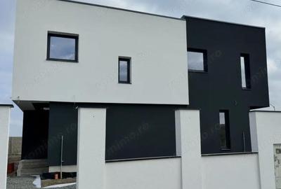 Casă cu 4 camere cu Canalizare în Săcălaz