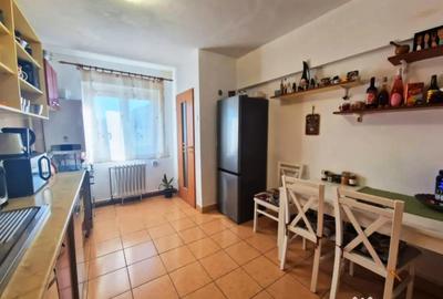 Apartament cu 4 camere decomandat în Central - 3