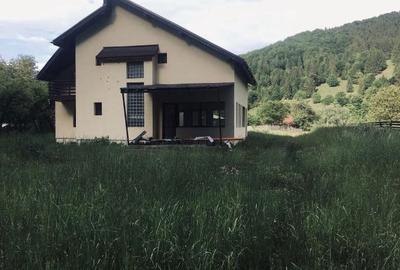 Casă cu 4 camere în Tarcău - 2