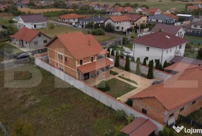 Casă cu 6 camere cu Canalizare în Vetiș - 1