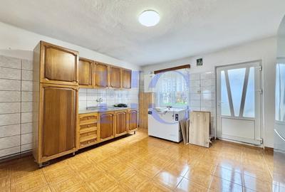 Casă individuală cu 8 camere cu Canalizare în Central - 4