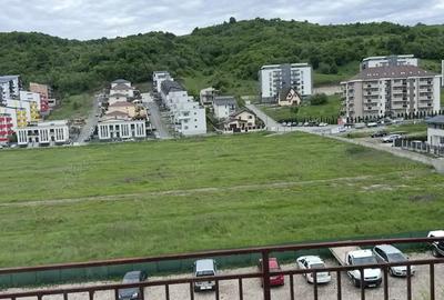 Inchiriez apartament 2 camere,64mp+parcare Flore?ti Clu